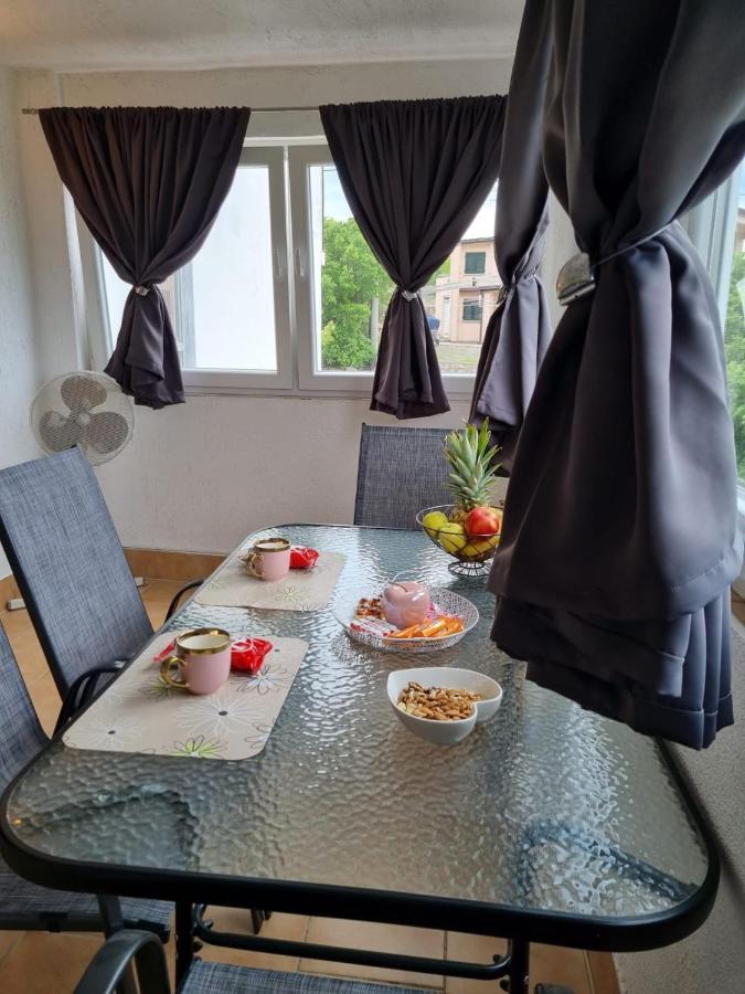 Apartmani 'Cvit' Karlobag Ngoại thất bức ảnh
