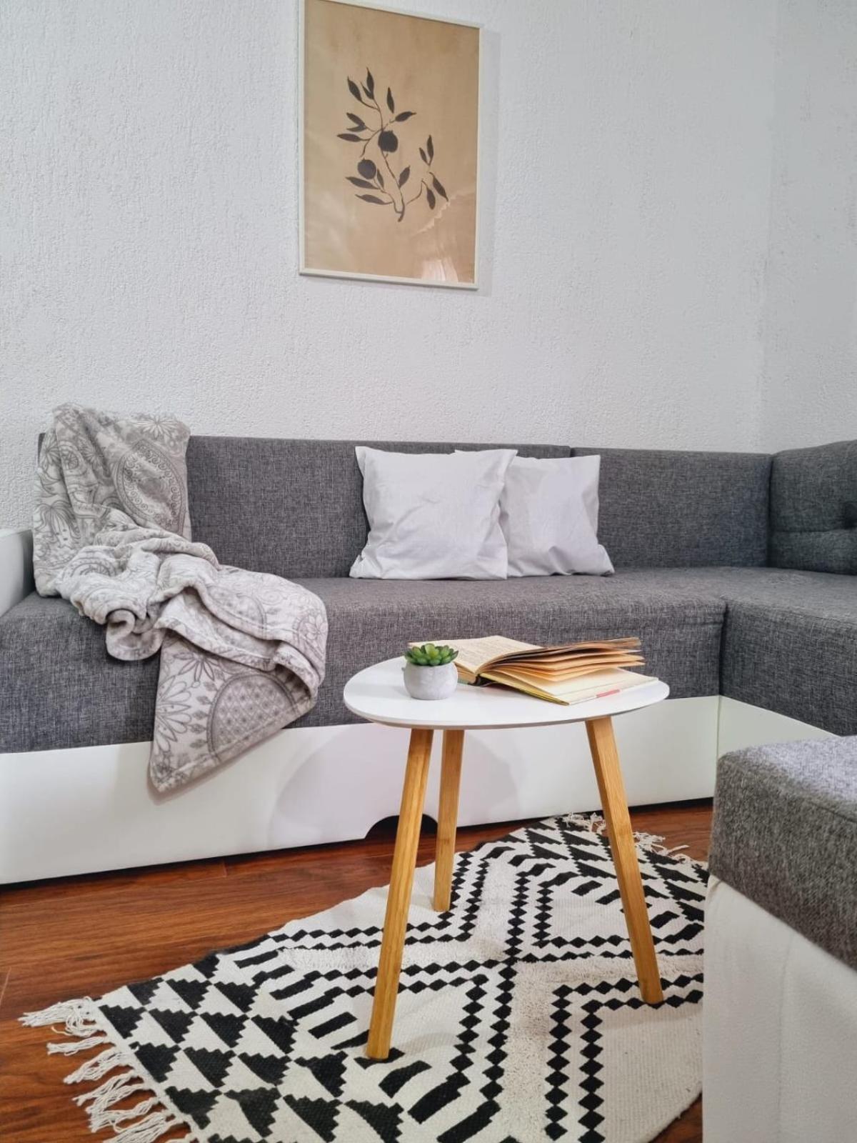 Apartmani 'Cvit' Karlobag Ngoại thất bức ảnh